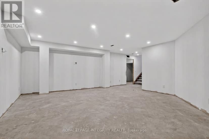112 Queen Elizabeth Drive — photo 40 of 40