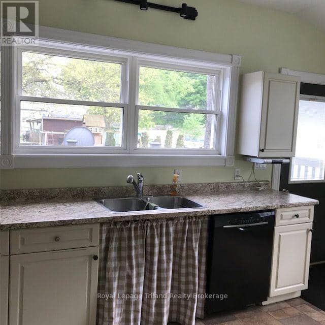 338 Smith Street — photo 9 of 16