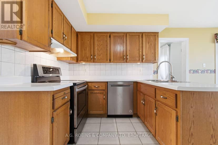 381 Kerman Avenue — photo 6 of 40