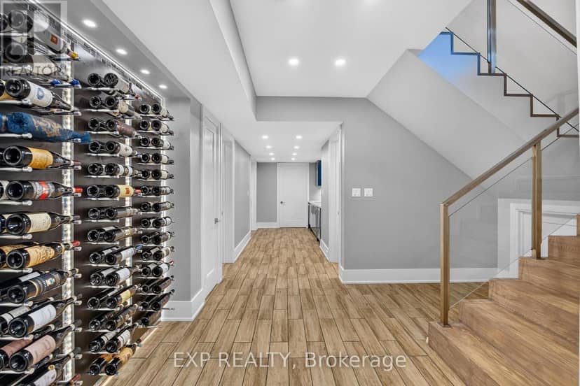 528 Wellington Crescent — photo 26 of 40