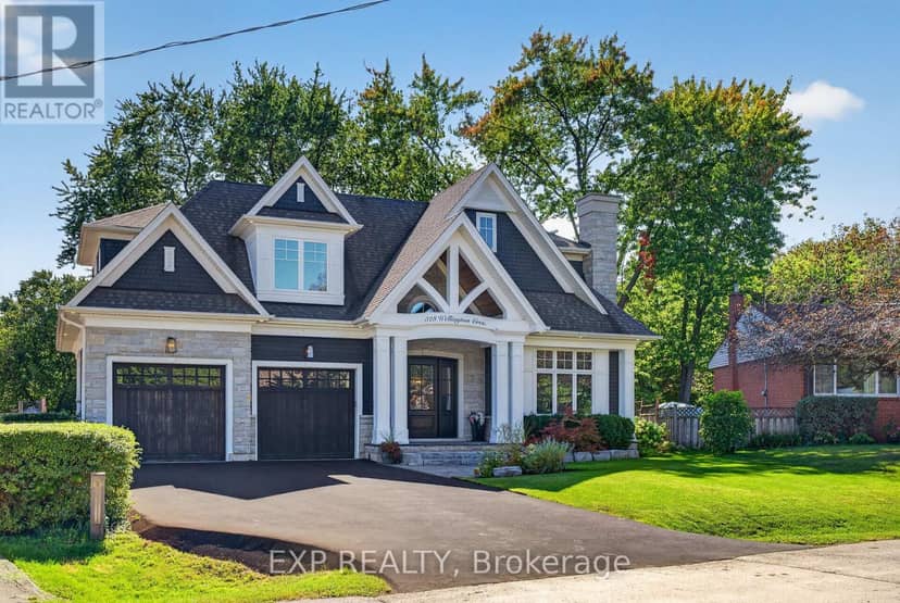 528 Wellington Crescent — photo 3 of 40