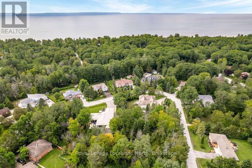 15 Bridlewood Crescent — photo 4 of 5
