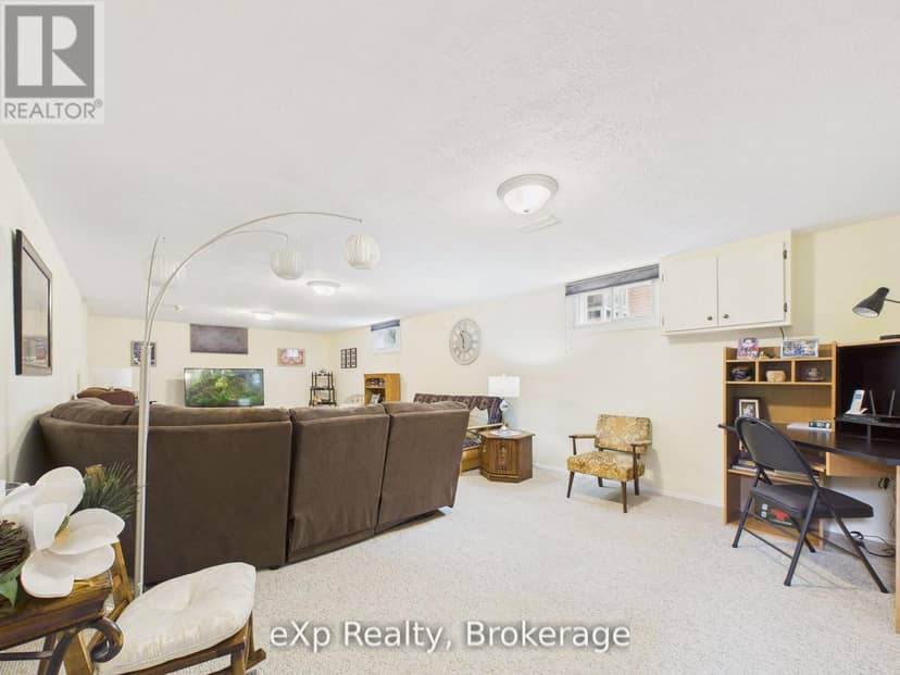 110 Brown's Lane — photo 34 of 40