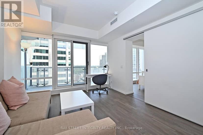 1512 - 1 Bloor Street E — photo 10 of 31