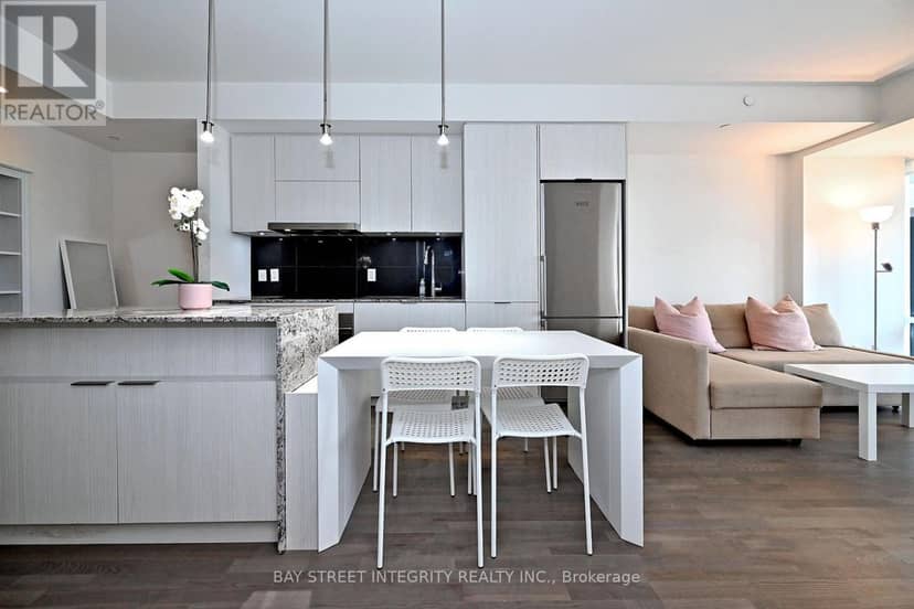 1512 - 1 Bloor Street E — photo 12 of 31