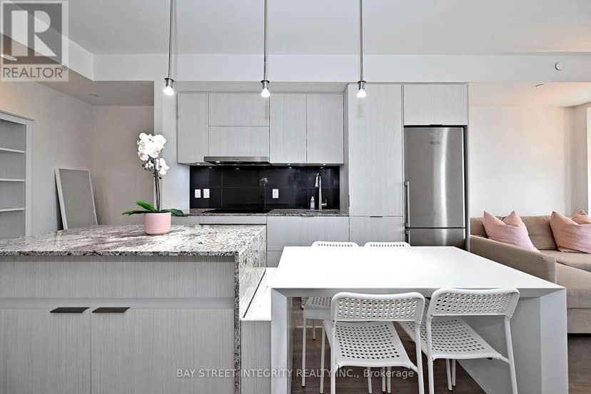 1512 - 1 Bloor Street E — photo 13 of 31
