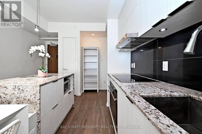 1512 - 1 Bloor Street E — photo 15 of 31