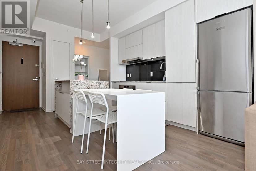 1512 - 1 Bloor Street E — photo 16 of 31