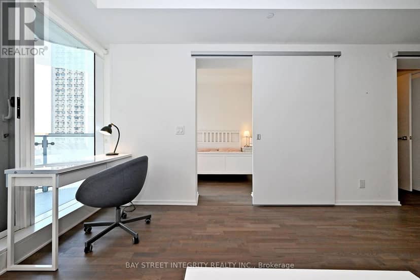 1512 - 1 Bloor Street E — photo 17 of 31