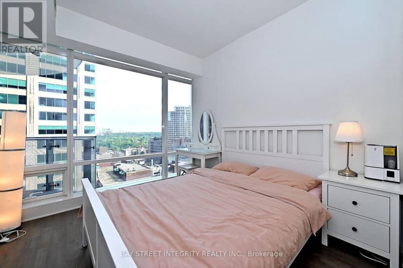 1512 - 1 Bloor Street E — photo 18 of 31