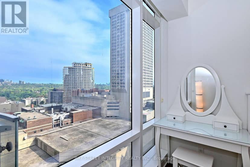 1512 - 1 Bloor Street E — photo 19 of 31