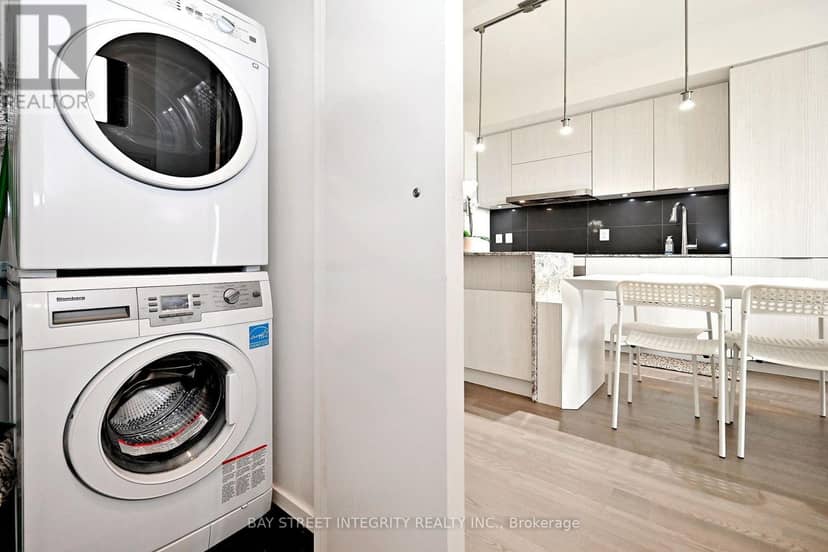 1512 - 1 Bloor Street E — photo 21 of 31