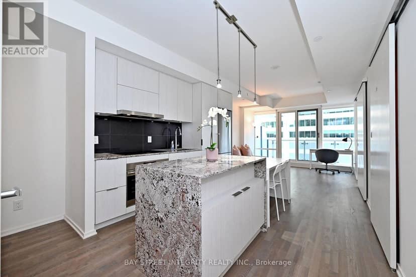 1512 - 1 Bloor Street E — photo 7 of 31
