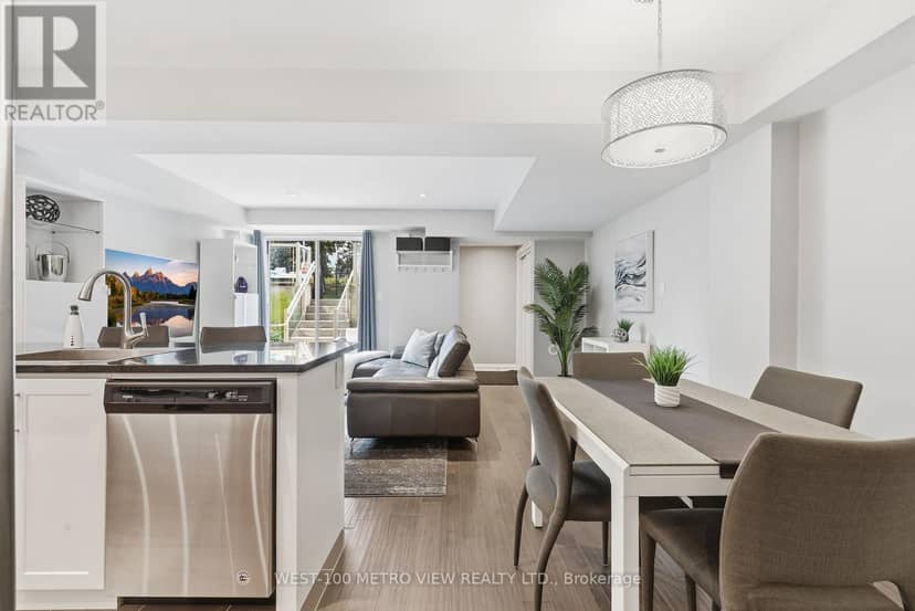 102 - 3 Applewood Lane, Toronto, photo 4