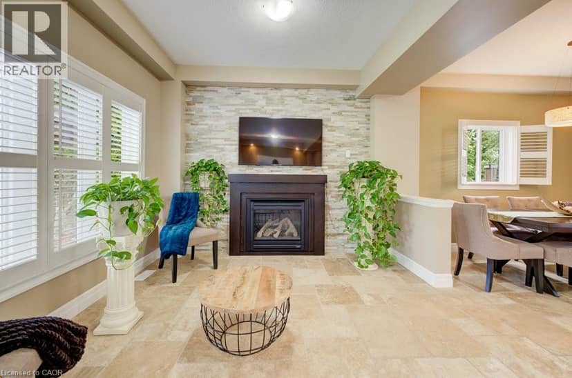 300 WATERVALE Crescent — photo 14 of 40