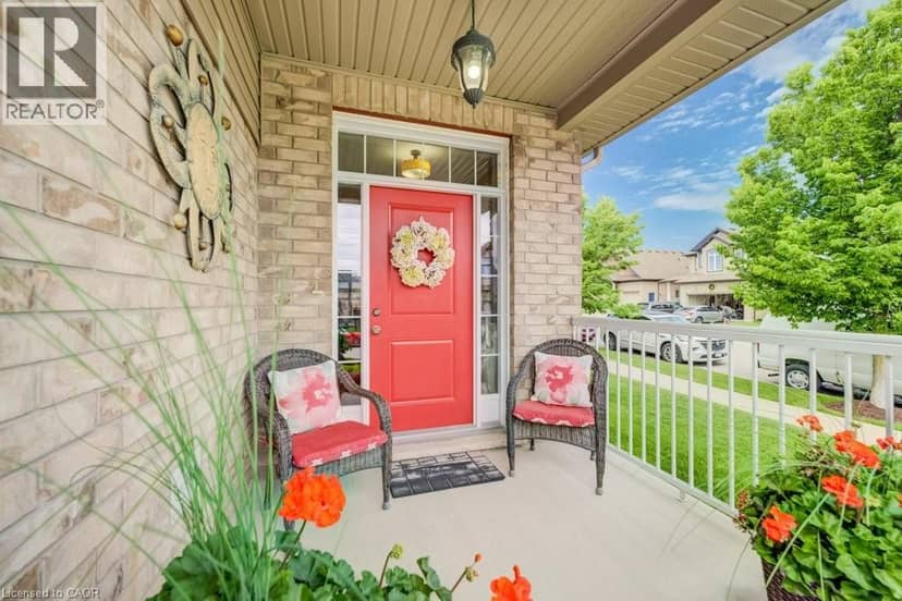 300 WATERVALE Crescent — photo 4 of 40