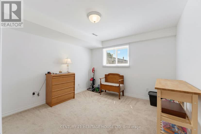 42 Buchanan Crescent — photo 18 of 38