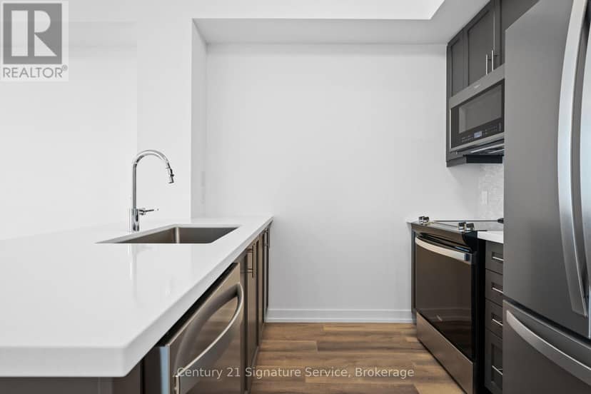 1013 - 470 Dundas Street E — photo 13 of 21