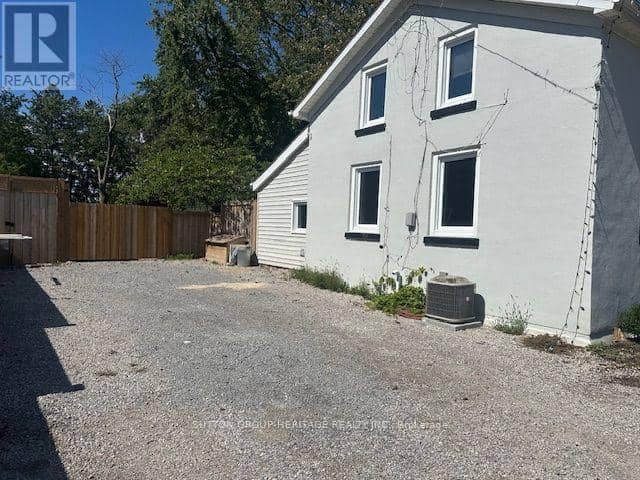 1612 Dufferin Street — photo 19 of 20