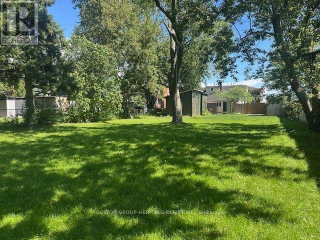 1612 Dufferin Street — photo 17 of 20