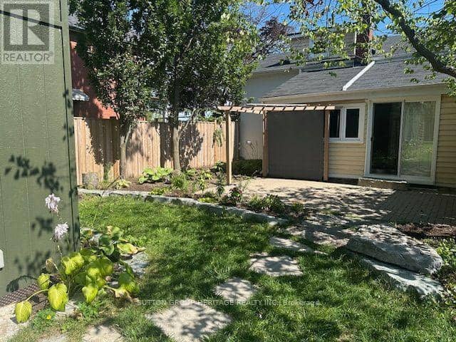 1612 Dufferin Street — photo 15 of 20