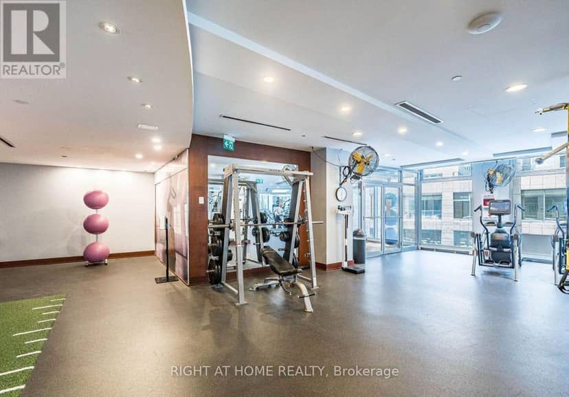 2804 - 2181 Yonge Street — photo 19 of 27
