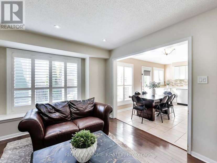 2527 Nettlecreek Crescent — photo 11 of 40