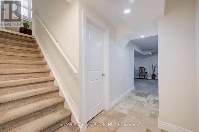 300 Watervale Crescent — photo 32 of 40