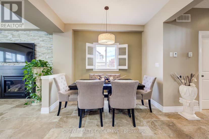 300 Watervale Crescent — photo 7 of 40