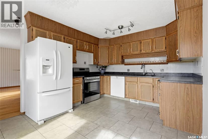 2807 Howell DRIVE E — photo 10 of 40