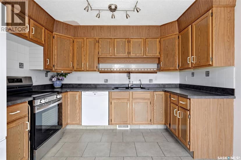 2807 Howell DRIVE E — photo 11 of 40