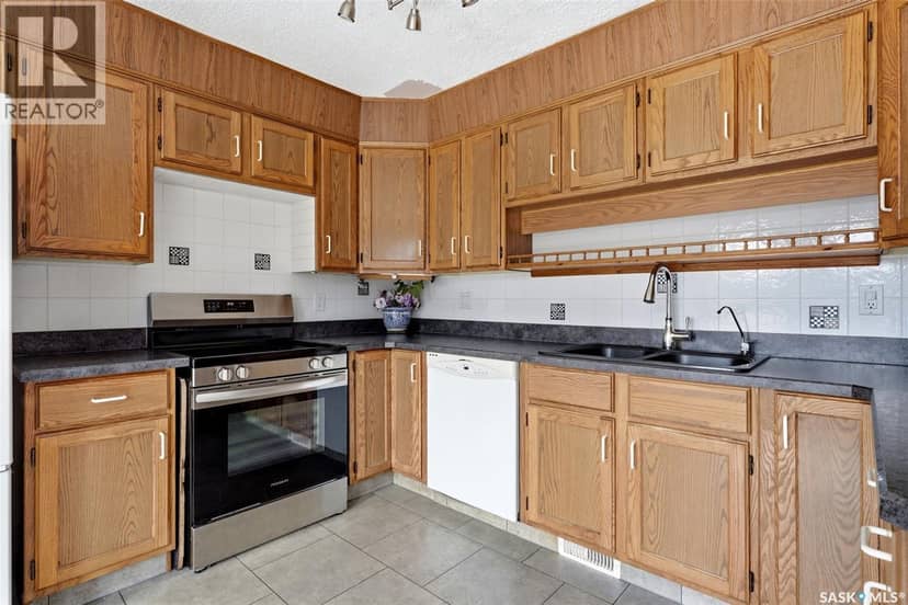 2807 Howell DRIVE E — photo 12 of 40