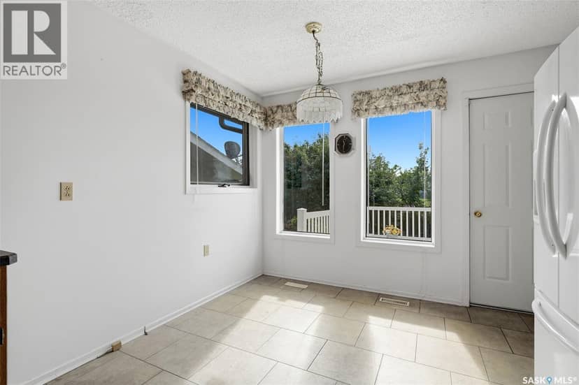 2807 Howell DRIVE E — photo 14 of 40