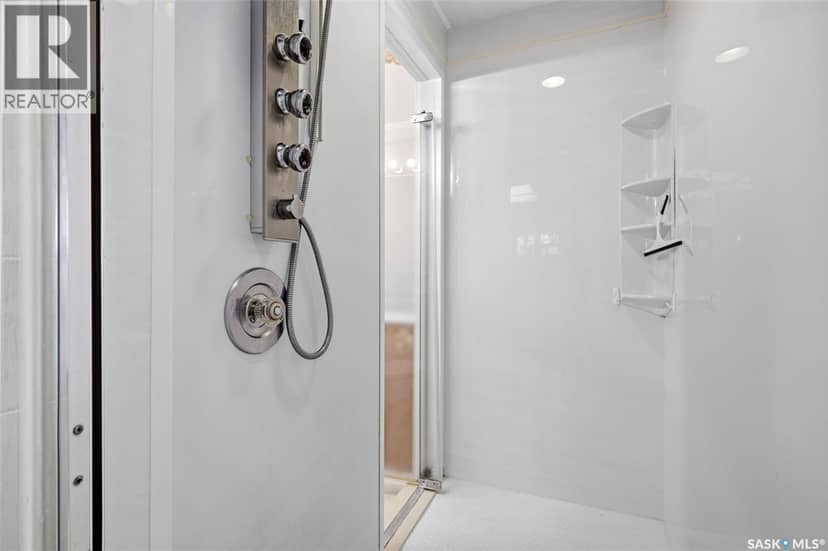 2807 Howell DRIVE E — photo 30 of 40