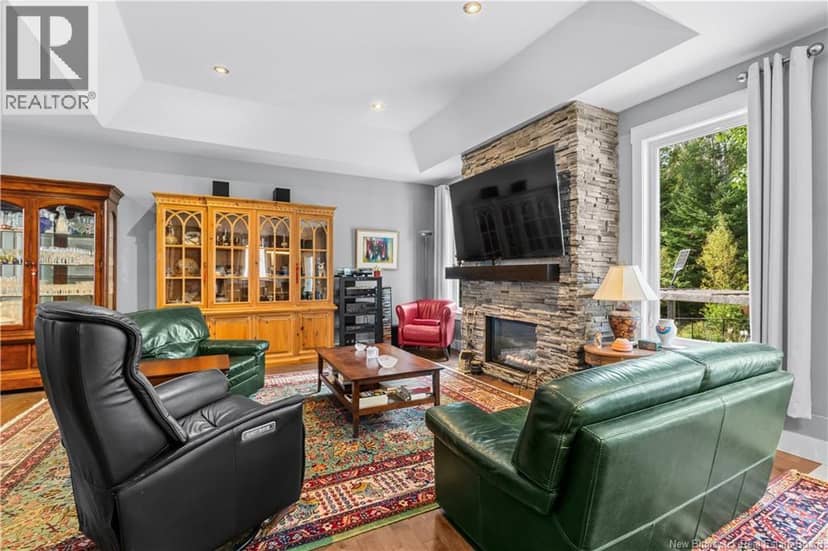 34 Valmont Crescent — photo 6 of 36