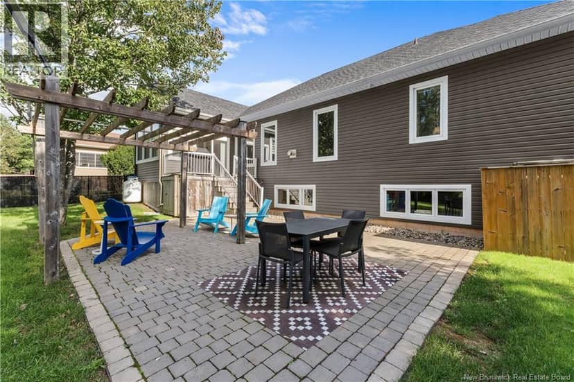 34 Valmont Crescent — photo 33 of 36