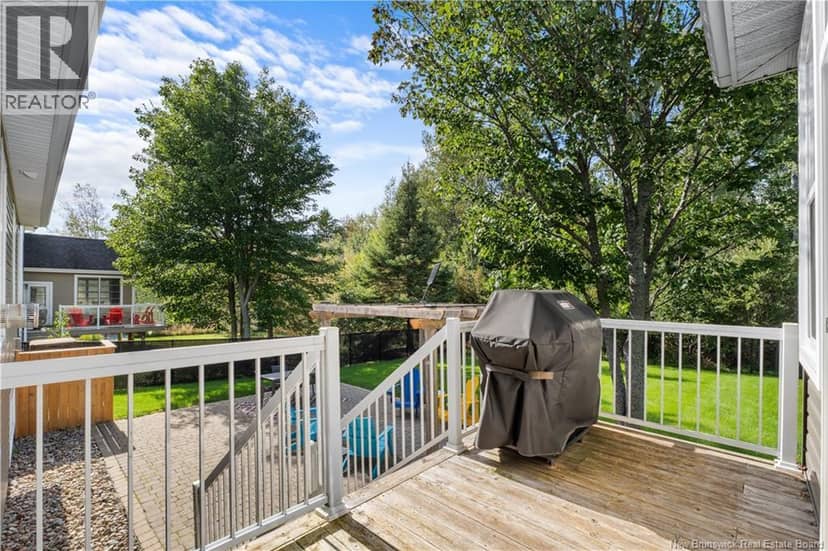 34 Valmont Crescent — photo 31 of 36