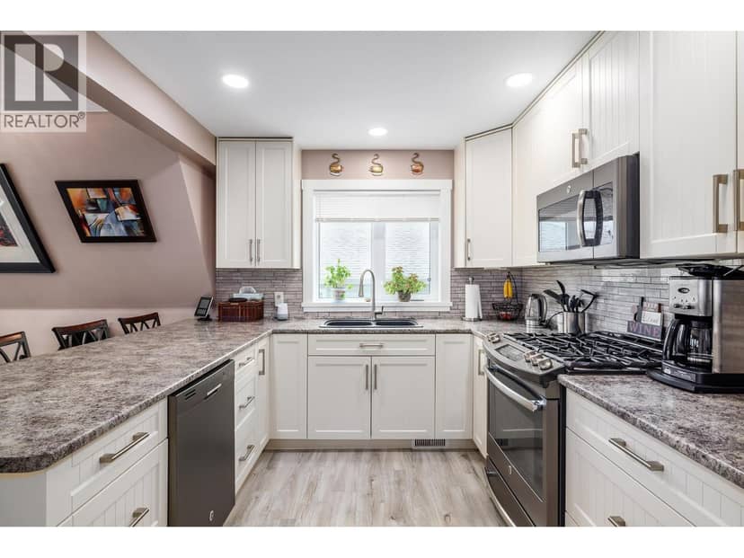 682 Cougar Street, Vernon, photo 5