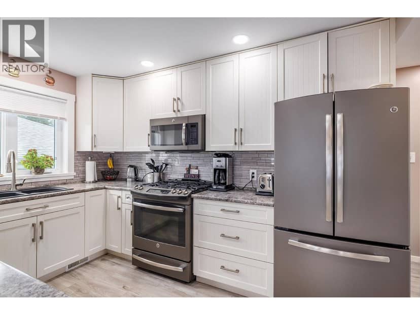 682 Cougar Street, Vernon, photo 7