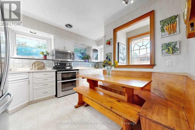 4 Ravenscrest Drive, Toronto, photo 8