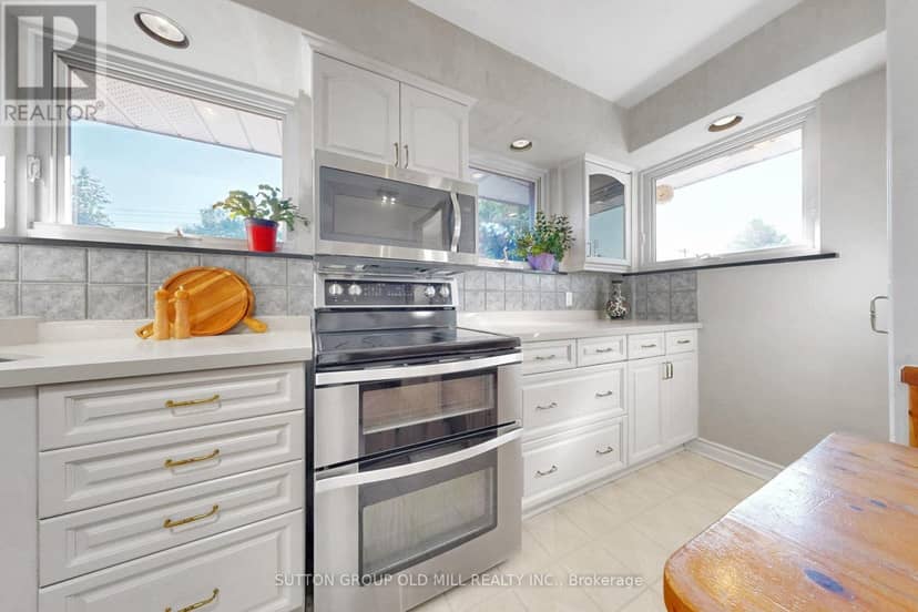 4 Ravenscrest Drive — photo 11 of 40