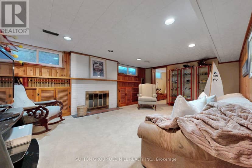4 Ravenscrest Drive — photo 33 of 40