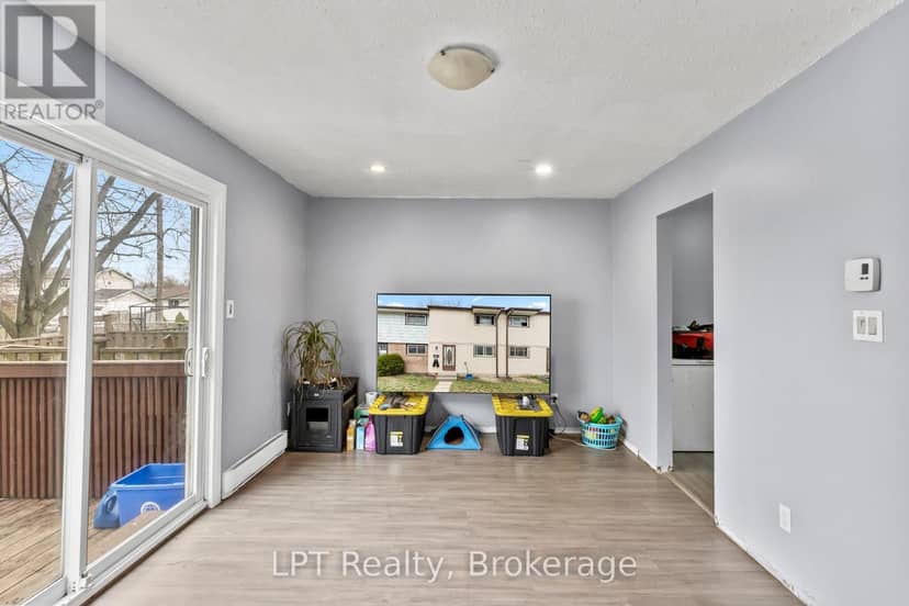 4 - 4 Tiffany Place — photo 11 of 24