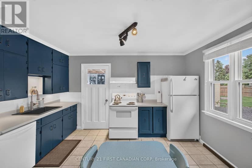 218 Vancouver Street — photo 16 of 40