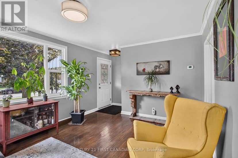218 Vancouver Street — photo 5 of 40