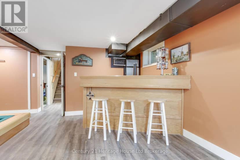 683 College Avenue — photo 18 of 37