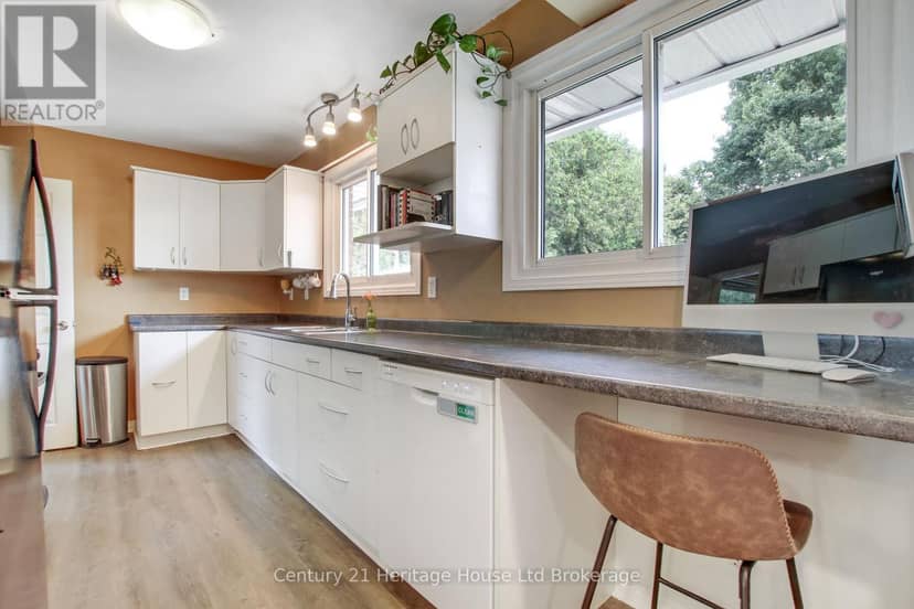 683 College Avenue — photo 8 of 37
