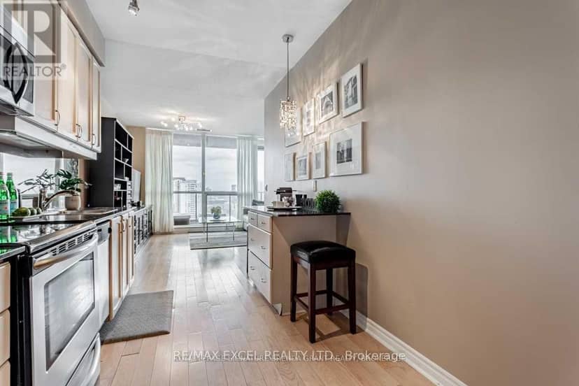 1126 - 2885 Bayview Avenue — photo 11 of 40