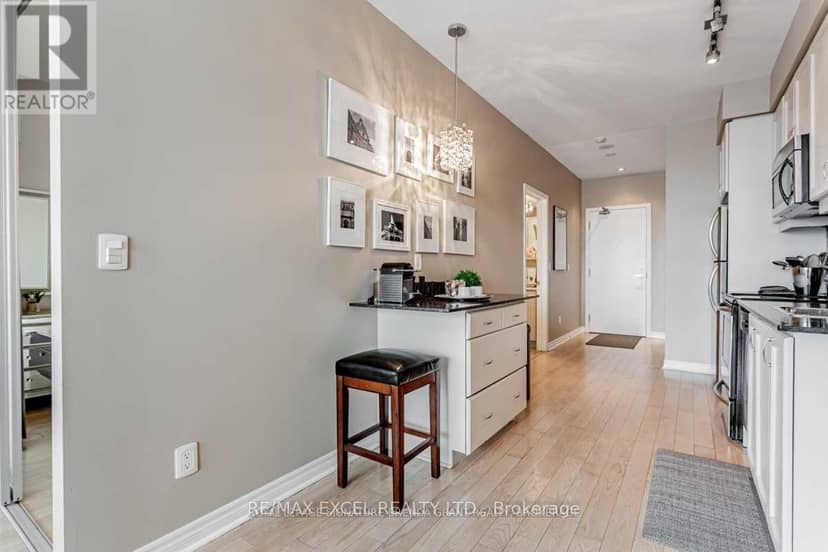 1126 - 2885 Bayview Avenue — photo 13 of 40