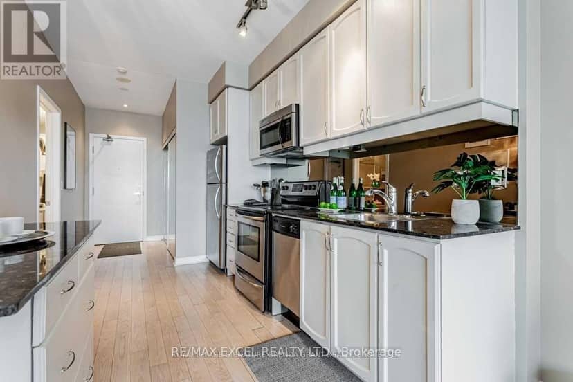 1126 - 2885 Bayview Avenue — photo 4 of 40